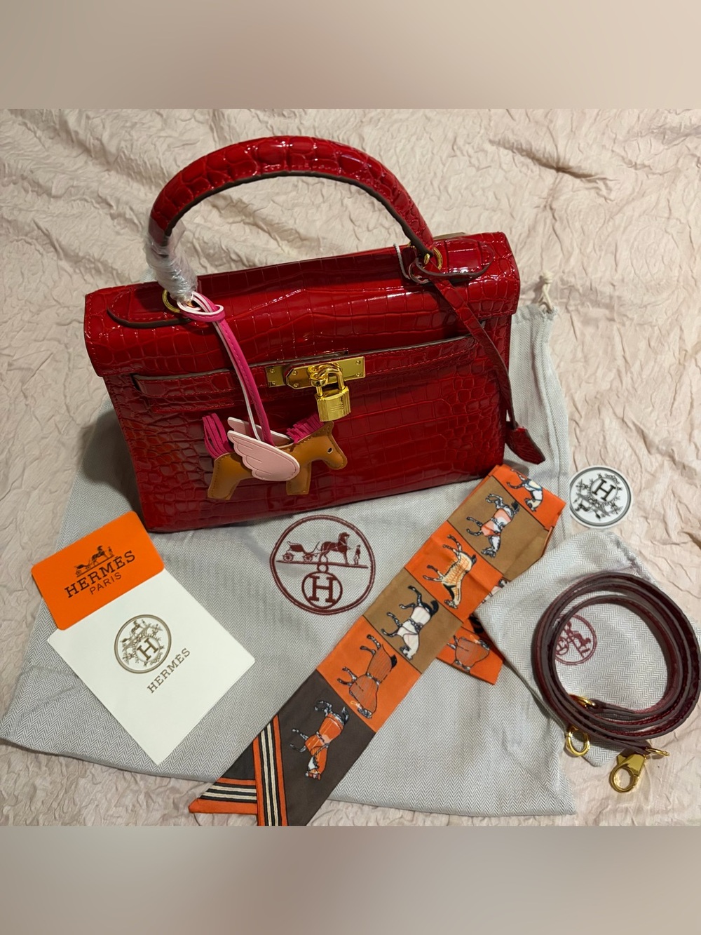 Fashion Chic Red Crocodile-Leather Birkin 20 Satchel With Gold Mono Hardware